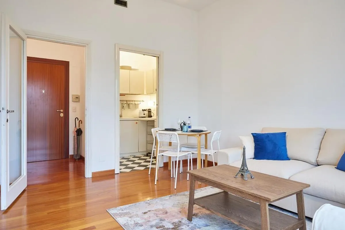 Corso Garibaldi Shopping Center, Art E Shopping Apartment Milan